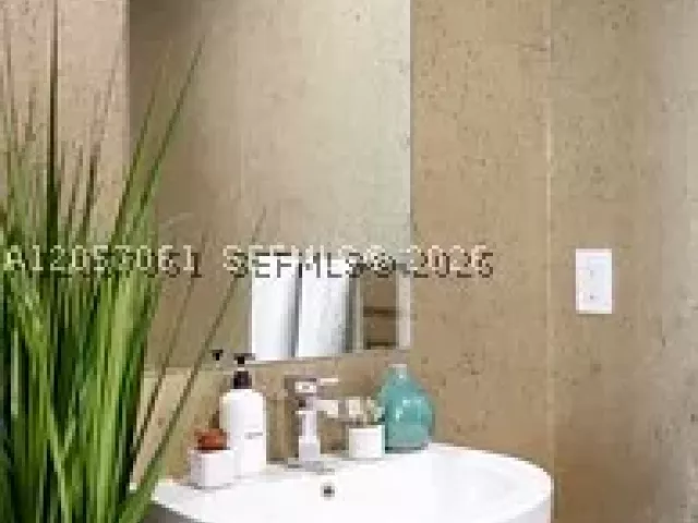 1-bedroom condo for rent in Miami - 1080 Brickell Ave 713 - MondialRealty