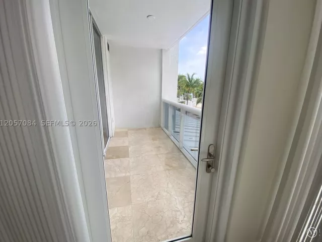 1-bedroom condo for rent in Bal Harbour - 10275 Collins Ave 215 - MondialRealty