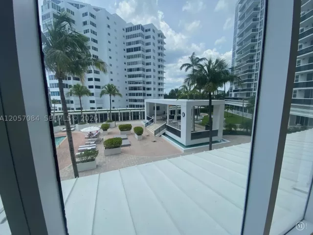 1-bedroom condo for rent in Bal Harbour - 10275 Collins Ave 215 - MondialRealty