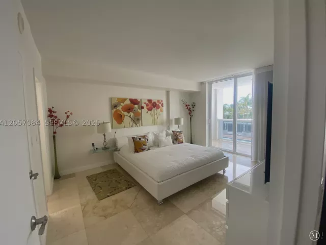 1-bedroom condo for rent in Bal Harbour - 10275 Collins Ave 215 - MondialRealty