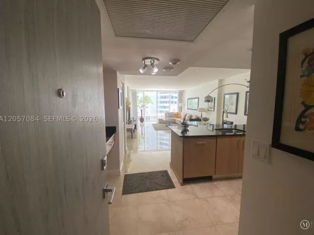 1-bedroom condo for rent in Bal Harbour - 10275 Collins Ave 215 - MondialRealty