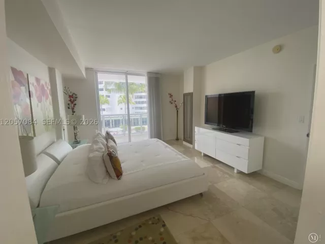 1-bedroom condo for rent in Bal Harbour - 10275 Collins Ave 215 - MondialRealty