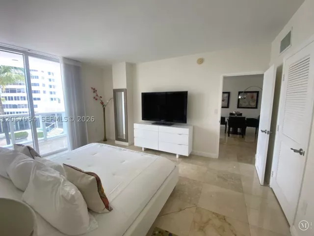1-bedroom condo for rent in Bal Harbour - 10275 Collins Ave 215 - MondialRealty