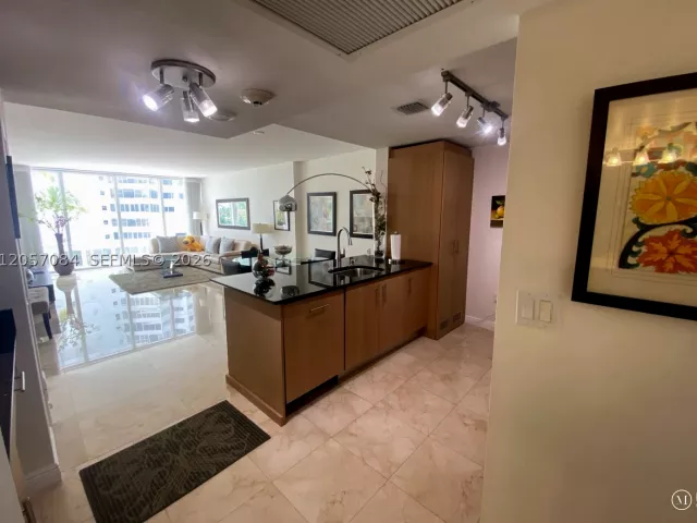 1-bedroom condo for rent in Bal Harbour - 10275 Collins Ave 215 - MondialRealty