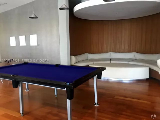 1-bedroom condo for rent in Bal Harbour - 10275 Collins Ave 215 - MondialRealty