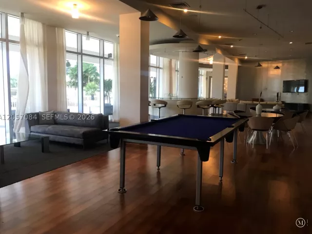 1-bedroom condo for rent in Bal Harbour - 10275 Collins Ave 215 - MondialRealty