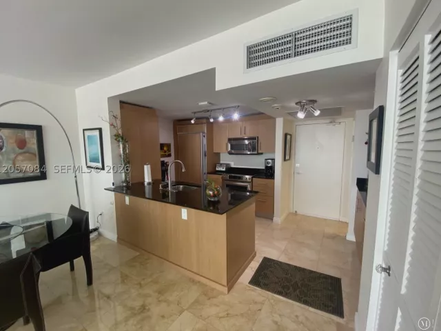 1-bedroom condo for rent in Bal Harbour - 10275 Collins Ave 215 - MondialRealty