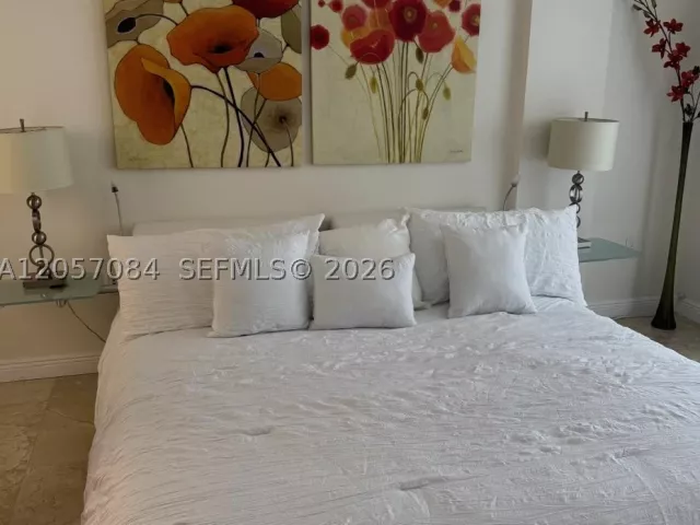1-bedroom condo for rent in Bal Harbour - 10275 Collins Ave 215 - MondialRealty