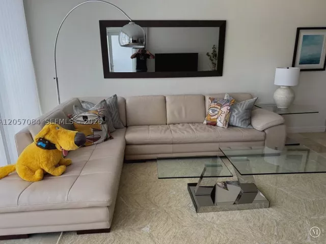 1-bedroom condo for rent in Bal Harbour - 10275 Collins Ave 215 - MondialRealty