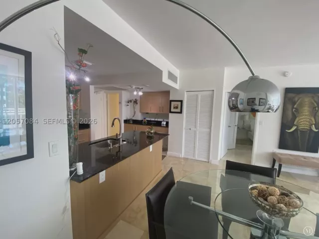 1-bedroom condo for rent in Bal Harbour - 10275 Collins Ave 215 - MondialRealty