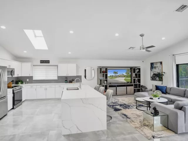 3-bedroom home for sale in Boca Raton - 10875 Boca Woods Lane - MondialRealty