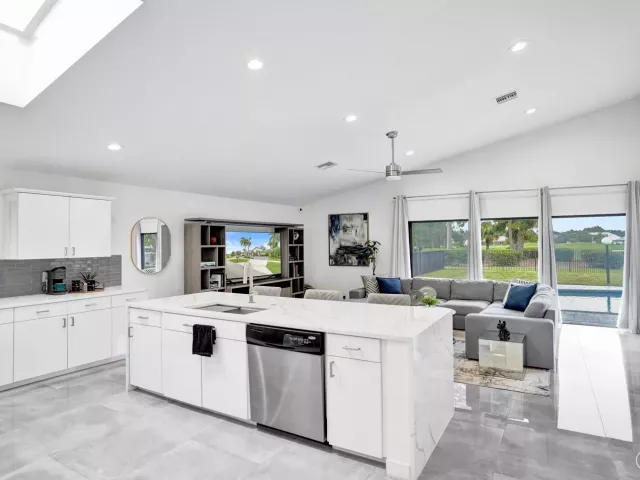 3-bedroom home for sale in Boca Raton - 10875 Boca Woods Lane - MondialRealty