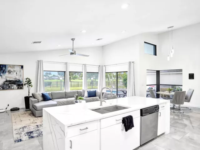 3-bedroom home for sale in Boca Raton - 10875 Boca Woods Lane - MondialRealty