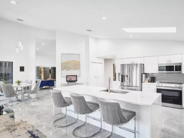 3-bedroom home for sale in Boca Raton - 10875 Boca Woods Lane - MondialRealty