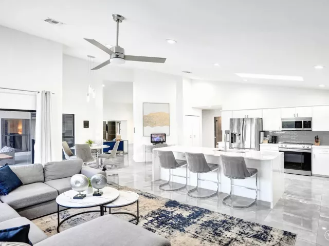 3-bedroom home for sale in Boca Raton - 10875 Boca Woods Lane - MondialRealty