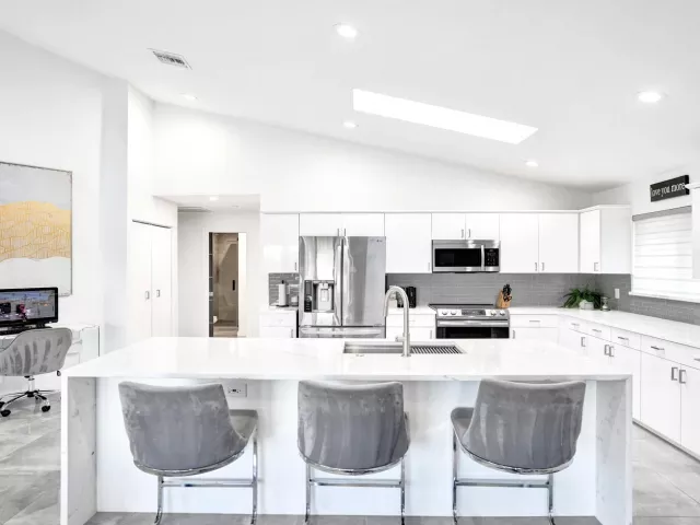 3-bedroom home for sale in Boca Raton - 10875 Boca Woods Lane - MondialRealty