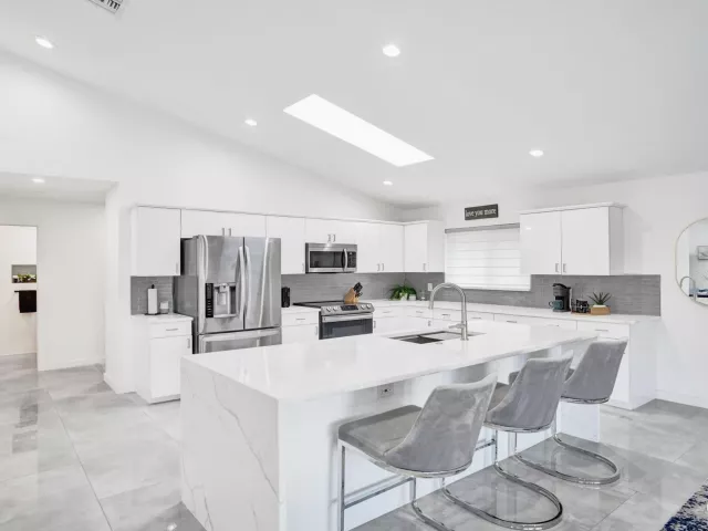 3-bedroom home for sale in Boca Raton - 10875 Boca Woods Lane - MondialRealty