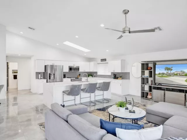 3-bedroom home for sale in Boca Raton - 10875 Boca Woods Lane - MondialRealty