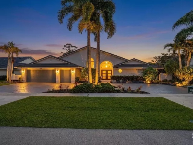 3-bedroom home for sale in Boca Raton - 10875 Boca Woods Lane - MondialRealty