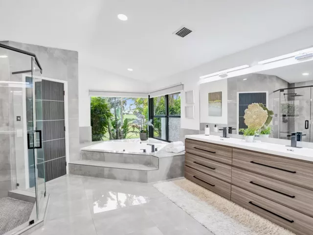 3-bedroom home for sale in Boca Raton - 10875 Boca Woods Lane - MondialRealty