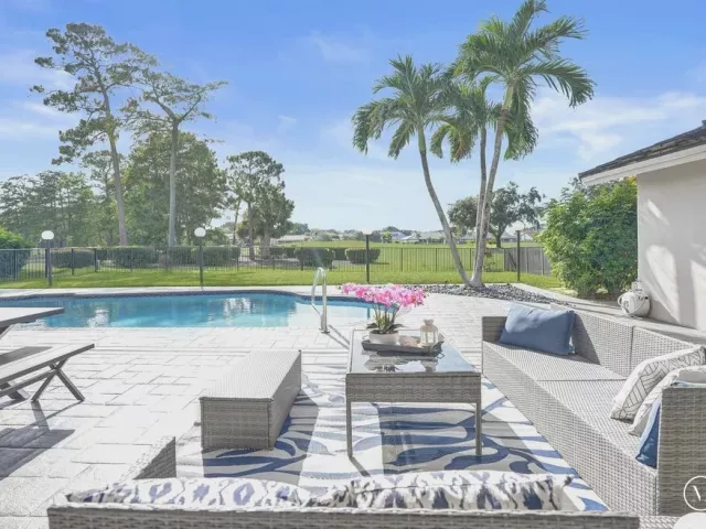 3-bedroom home for sale in Boca Raton - 10875 Boca Woods Lane - MondialRealty