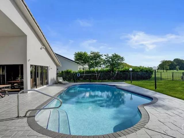 3-bedroom home for sale in Boca Raton - 10875 Boca Woods Lane - MondialRealty