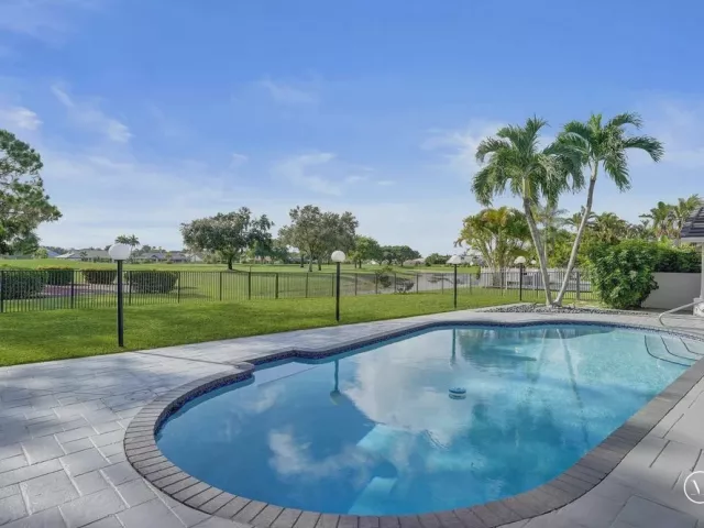 3-bedroom home for sale in Boca Raton - 10875 Boca Woods Lane - MondialRealty