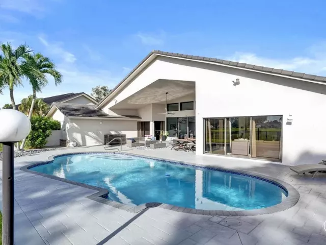 3-bedroom home for sale in Boca Raton - 10875 Boca Woods Lane - MondialRealty