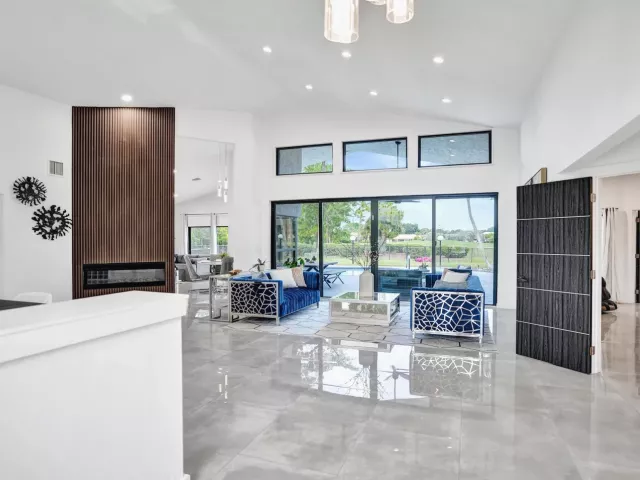 3-bedroom home for sale in Boca Raton - 10875 Boca Woods Lane - MondialRealty