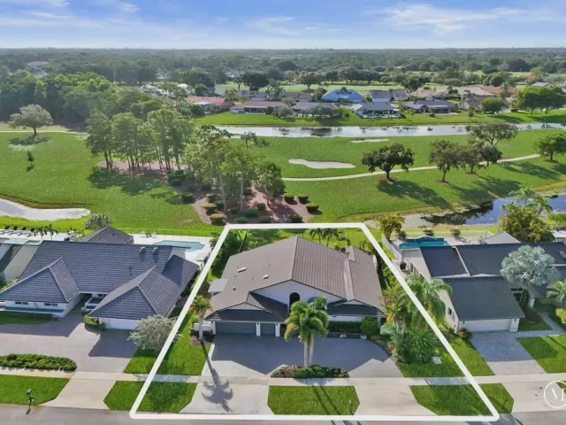 3-bedroom home for sale in Boca Raton - 10875 Boca Woods Lane - MondialRealty