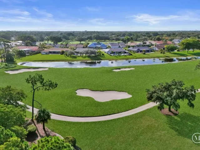 3-bedroom home for sale in Boca Raton - 10875 Boca Woods Lane - MondialRealty
