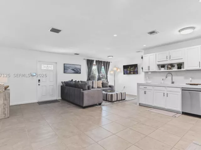 4-bedroom home for rent in Homestead - 1430 NE 11th St 1430 - MondialRealty