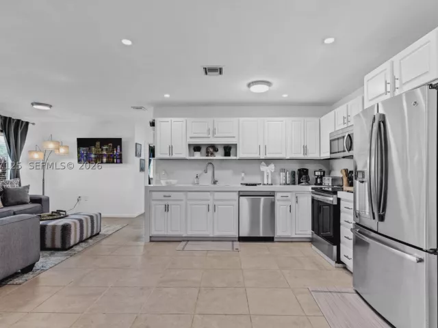 4-bedroom home for rent in Homestead - 1430 NE 11th St 1430 - MondialRealty