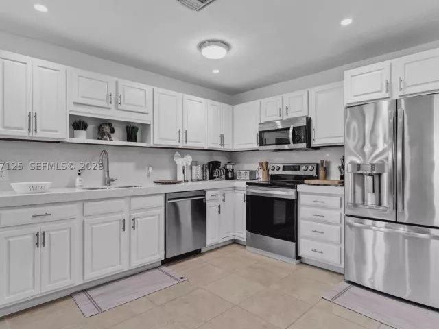 4-bedroom home for rent in Homestead - 1430 NE 11th St 1430 - MondialRealty