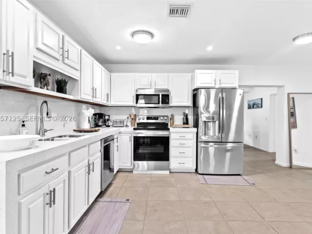 4-bedroom home for rent in Homestead - 1430 NE 11th St 1430 - MondialRealty