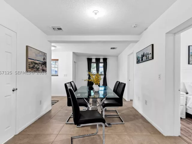 4-bedroom home for rent in Homestead - 1430 NE 11th St 1430 - MondialRealty