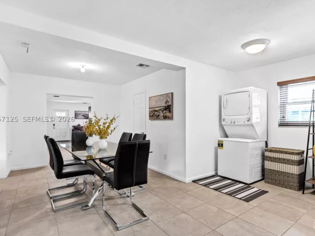 4-bedroom home for rent in Homestead - 1430 NE 11th St 1430 - MondialRealty