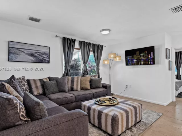 4-bedroom home for rent in Homestead - 1430 NE 11th St 1430 - MondialRealty