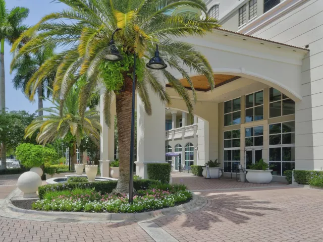 2-bedroom condo for sale in Fort Lauderdale - 610 W LAS OLAS Boulevard 1118N - MondialRealty