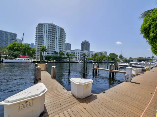 2-bedroom condo for sale in Fort Lauderdale - 610 W LAS OLAS Boulevard 1118N - MondialRealty