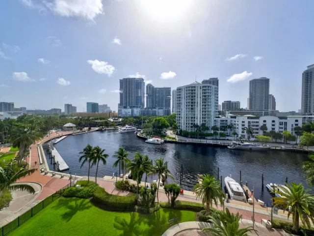 2-bedroom condo for sale in Fort Lauderdale - 610 W LAS OLAS Boulevard 1118N - MondialRealty