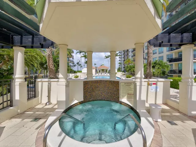 2-bedroom condo for sale in Fort Lauderdale - 610 W LAS OLAS Boulevard 1118N - MondialRealty