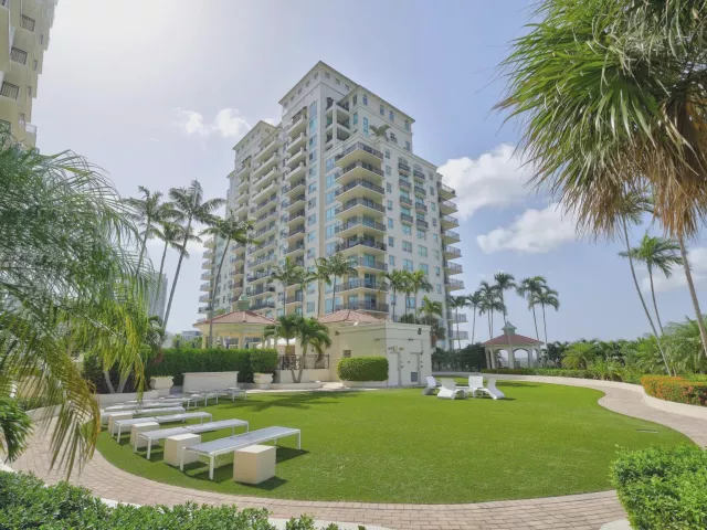 2-bedroom condo for sale in Fort Lauderdale - 610 W LAS OLAS Boulevard 1118N - MondialRealty