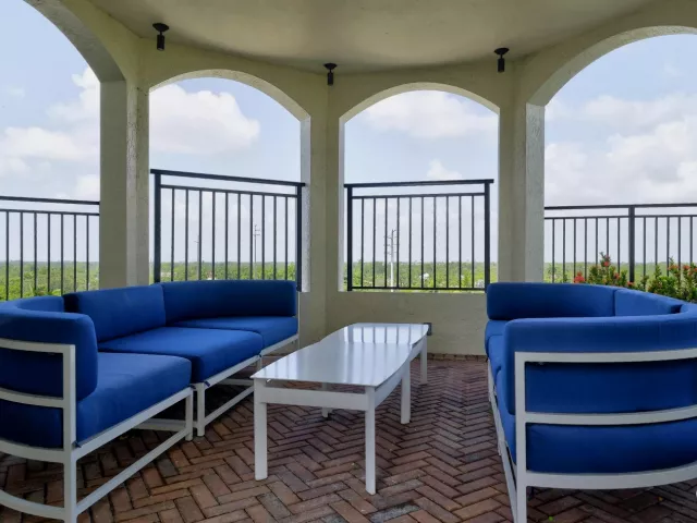 2-bedroom condo for sale in Fort Lauderdale - 610 W LAS OLAS Boulevard 1118N - MondialRealty