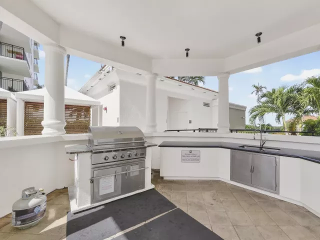 2-bedroom condo for sale in Fort Lauderdale - 610 W LAS OLAS Boulevard 1118N - MondialRealty