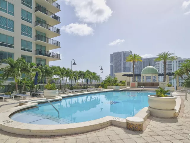 2-bedroom condo for sale in Fort Lauderdale - 610 W LAS OLAS Boulevard 1118N - MondialRealty