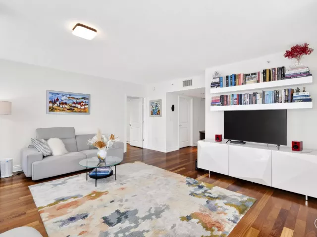 2-bedroom condo for sale in Fort Lauderdale - 610 W LAS OLAS Boulevard 1118N - MondialRealty