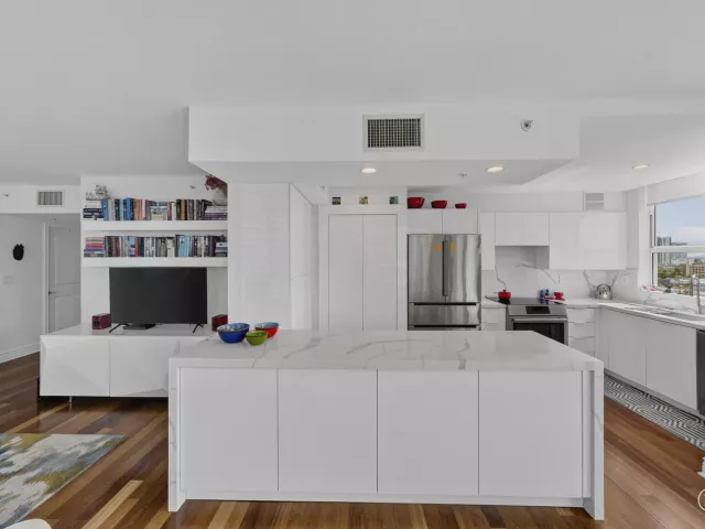 2-bedroom condo for sale in Fort Lauderdale - 610 W LAS OLAS Boulevard 1118N - MondialRealty