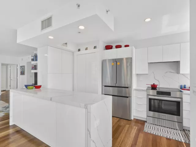 2-bedroom condo for sale in Fort Lauderdale - 610 W LAS OLAS Boulevard 1118N - MondialRealty