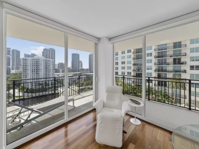 2-bedroom condo for sale in Fort Lauderdale - 610 W LAS OLAS Boulevard 1118N - MondialRealty